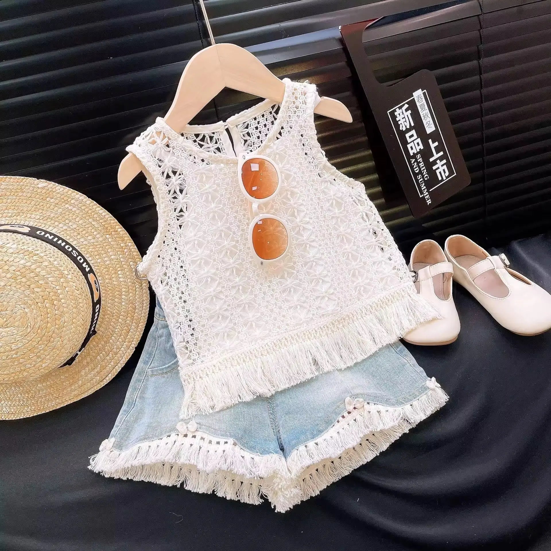Girls White Crochet Top With Inner And Lace Detailed Shorts