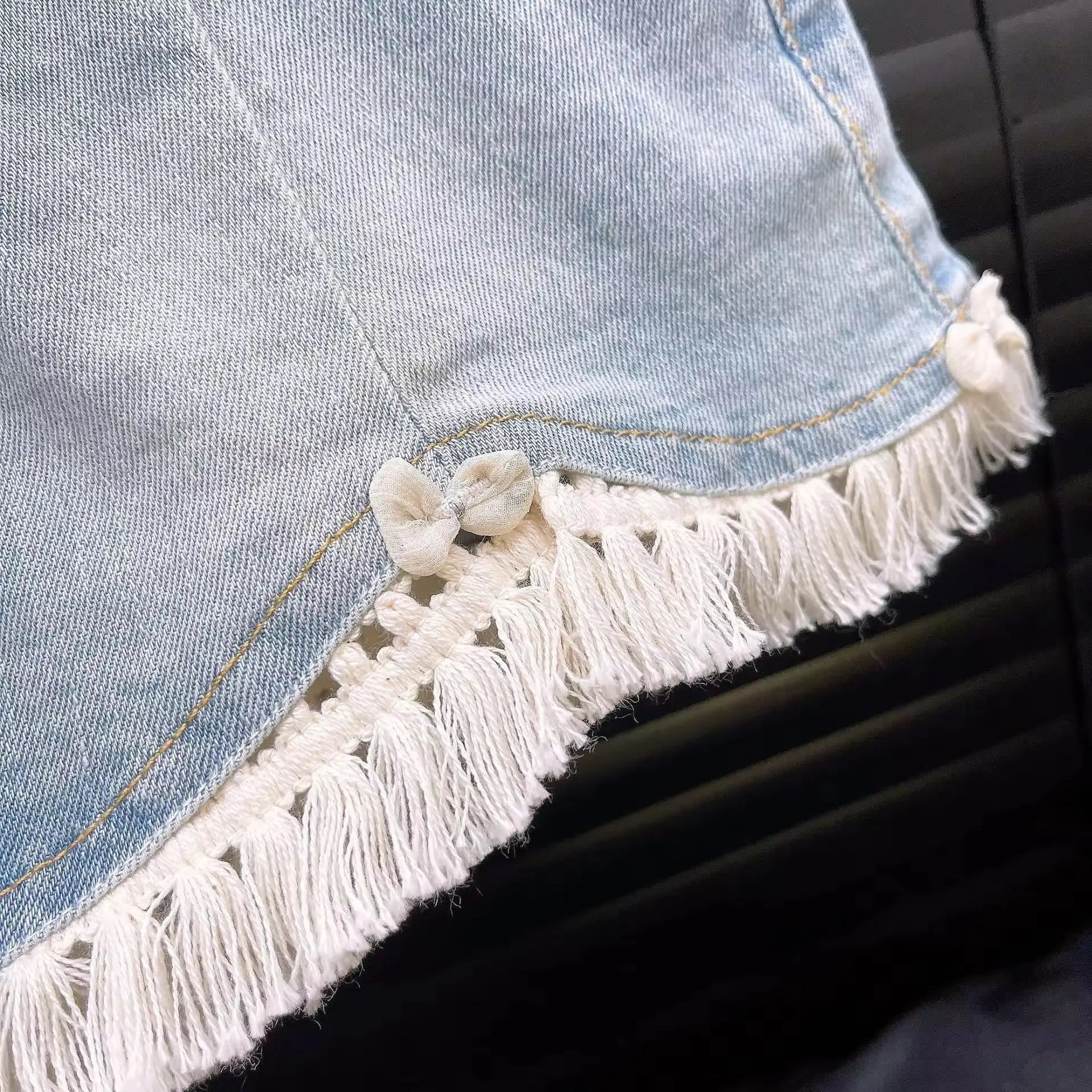 Girls White Crochet Top With Inner And Lace Detailed Shorts